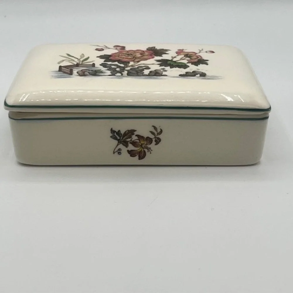 Wedgwood Eastern Flowers Trinket Box Etruria Barlaston TKD Floral Cream Ceramic